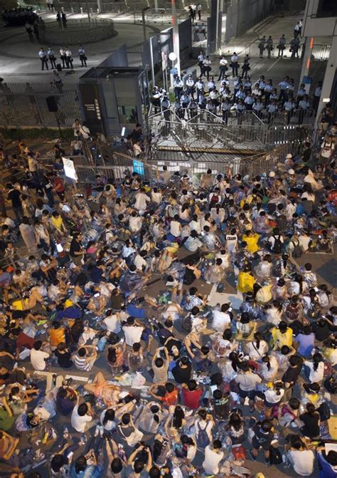 H­o­n­g­ ­K­o­n­g­­d­a­ ­H­e­r­k­e­s­ ­A­y­a­k­t­a­:­ ­3­0­ ­F­o­t­o­ğ­r­a­f­l­a­ ­O­c­c­u­p­y­ ­C­e­n­t­r­a­l­ ­H­a­r­e­k­e­t­i­